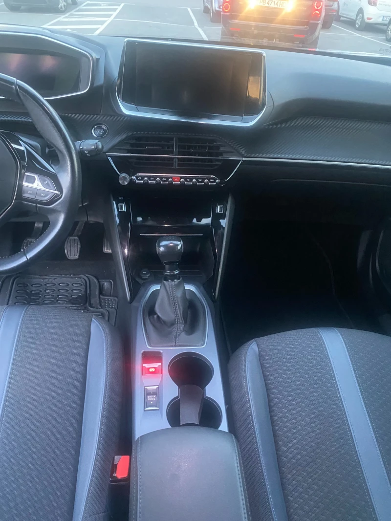 Peugeot 2008, снимка 11 - Автомобили и джипове - 52487036