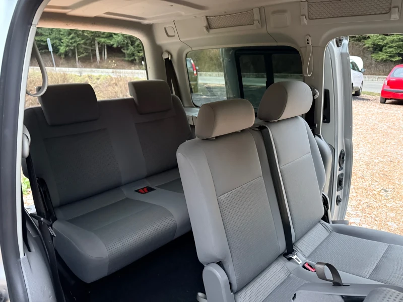 VW Caddy MAXI LIFE* 7места* 1.9TDI* УНИКАЛНО СЪСТ* БЕЗ РЪЖД, снимка 10 - Автомобили и джипове - 52807667