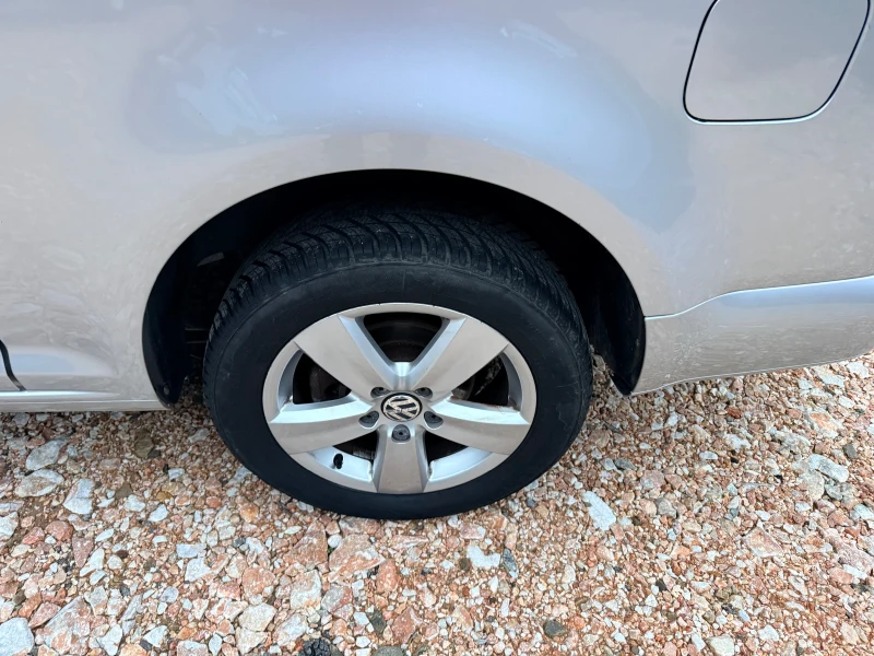 VW Caddy MAXI LIFE* 7места* 1.9TDI* УНИКАЛНО СЪСТ* БЕЗ РЪЖД, снимка 15 - Автомобили и джипове - 52807667