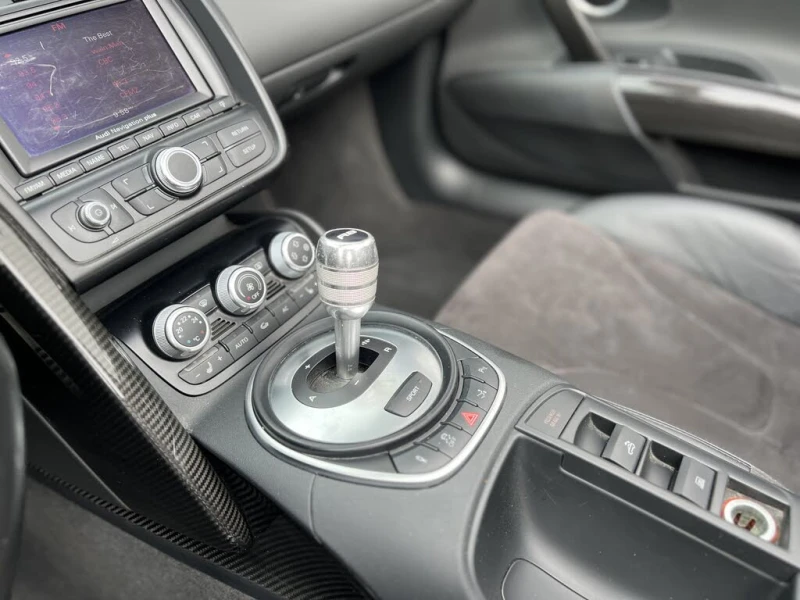 Audi R8 * 4.2* QUATTRO* SPYDER* Автокреди (Цена до БГ), снимка 13 - Автомобили и джипове - 53013608