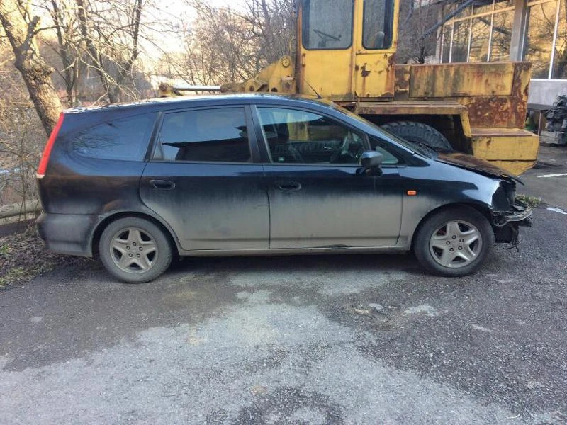 Honda Stream, снимка 9 - Автомобили и джипове - 47437736