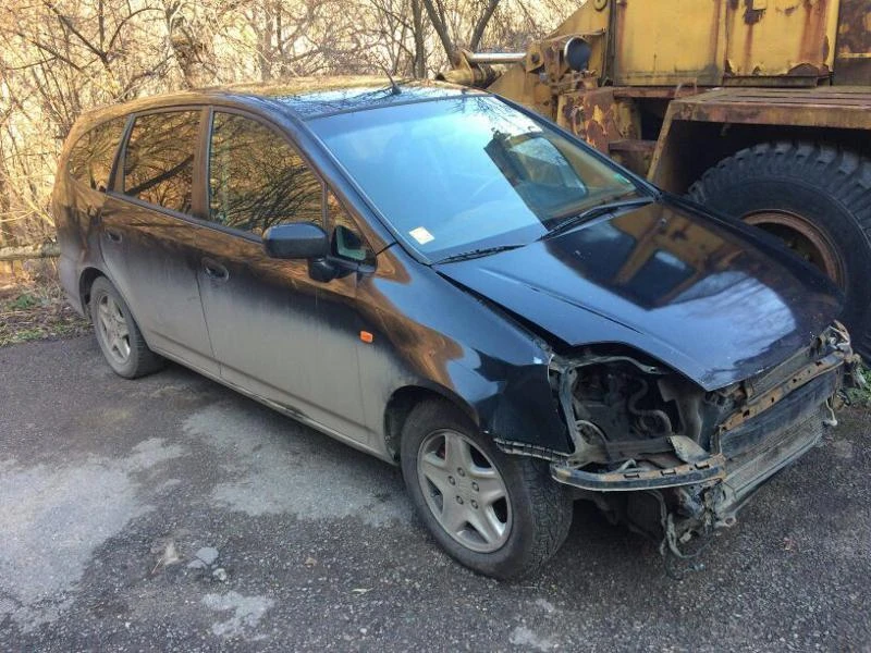 Honda Stream, снимка 10 - Автомобили и джипове - 47437736