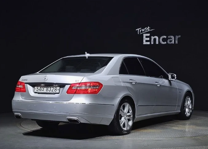 Mercedes-Benz E 220 Avantgarde - изображение 2