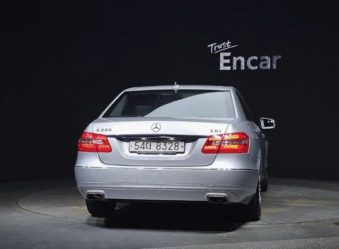Mercedes-Benz E 220 Avantgarde - изображение 4
