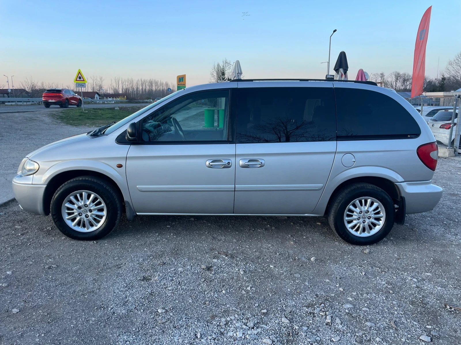 Chrysler Voyager 2.8GRDI-AVTOMAT-6+ 1-ITALIA | Mobile.bg — изображение 15