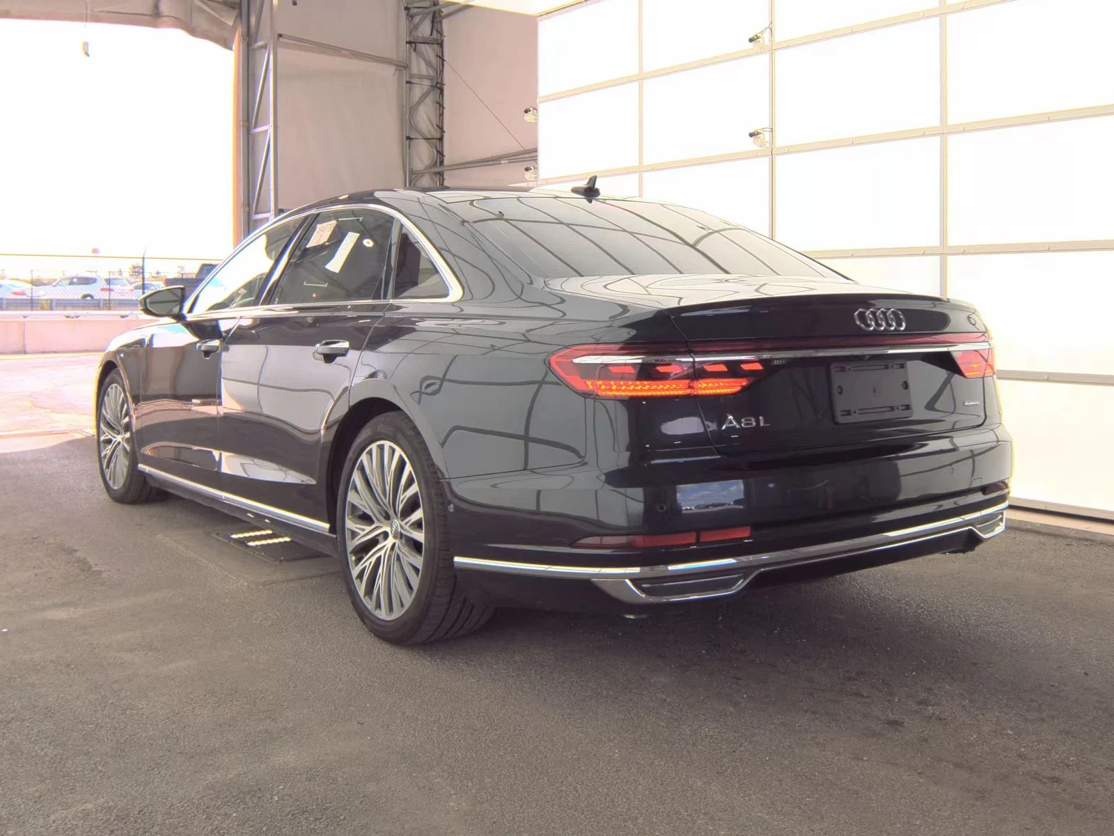 Audi A8 МАСАЖ* ДИСТРОНИК* 360* АМБИЕНТ* B&O* HEADUP* ОБДУХ - изображение 4