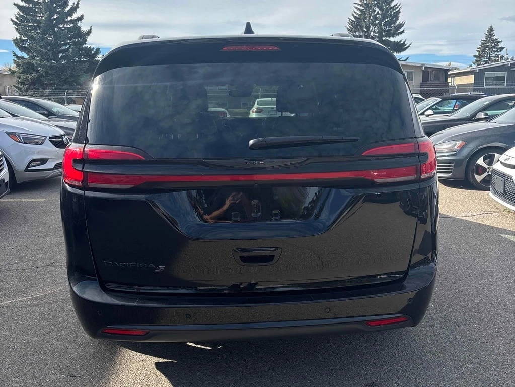 Chrysler Pacifica * Touring L * CARFAX * БЕЗ ПЪРВОНАЧАЛНА ВНОСКА - изображение 4