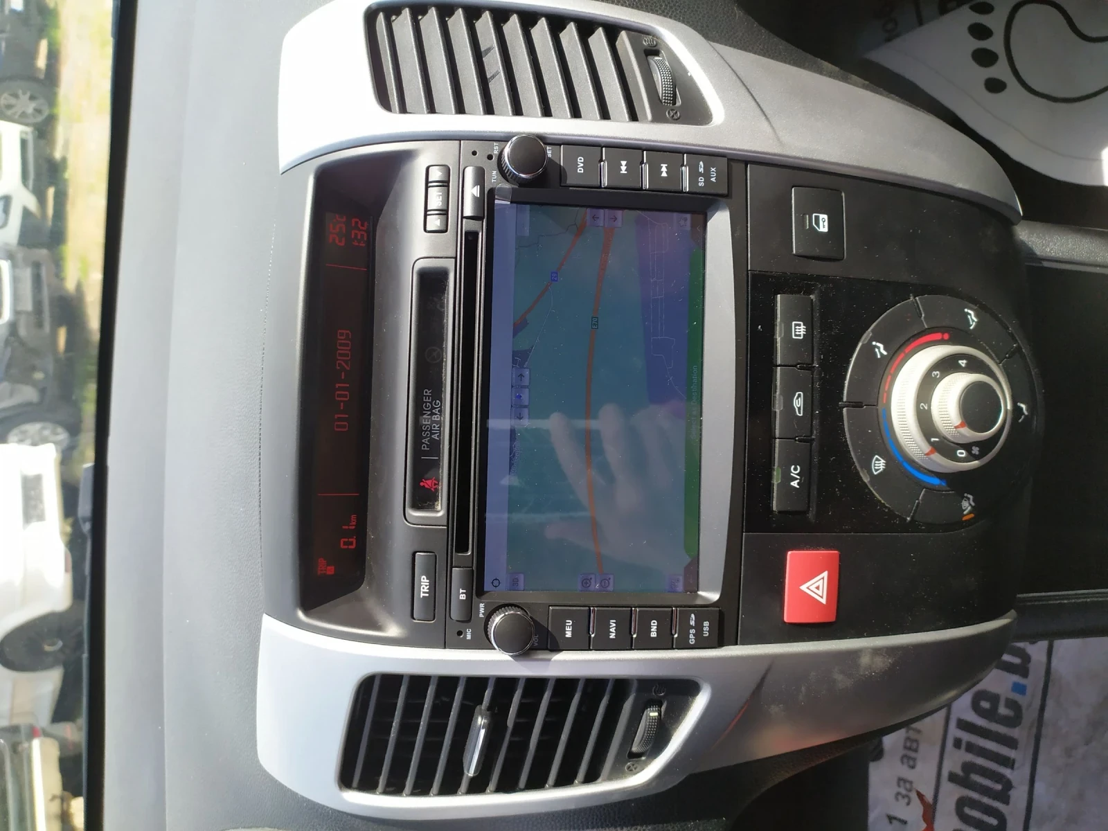 Kia Venga 1.4i 16v ГазNavi, снимка 13 - Автомобили и джипове - 52446712