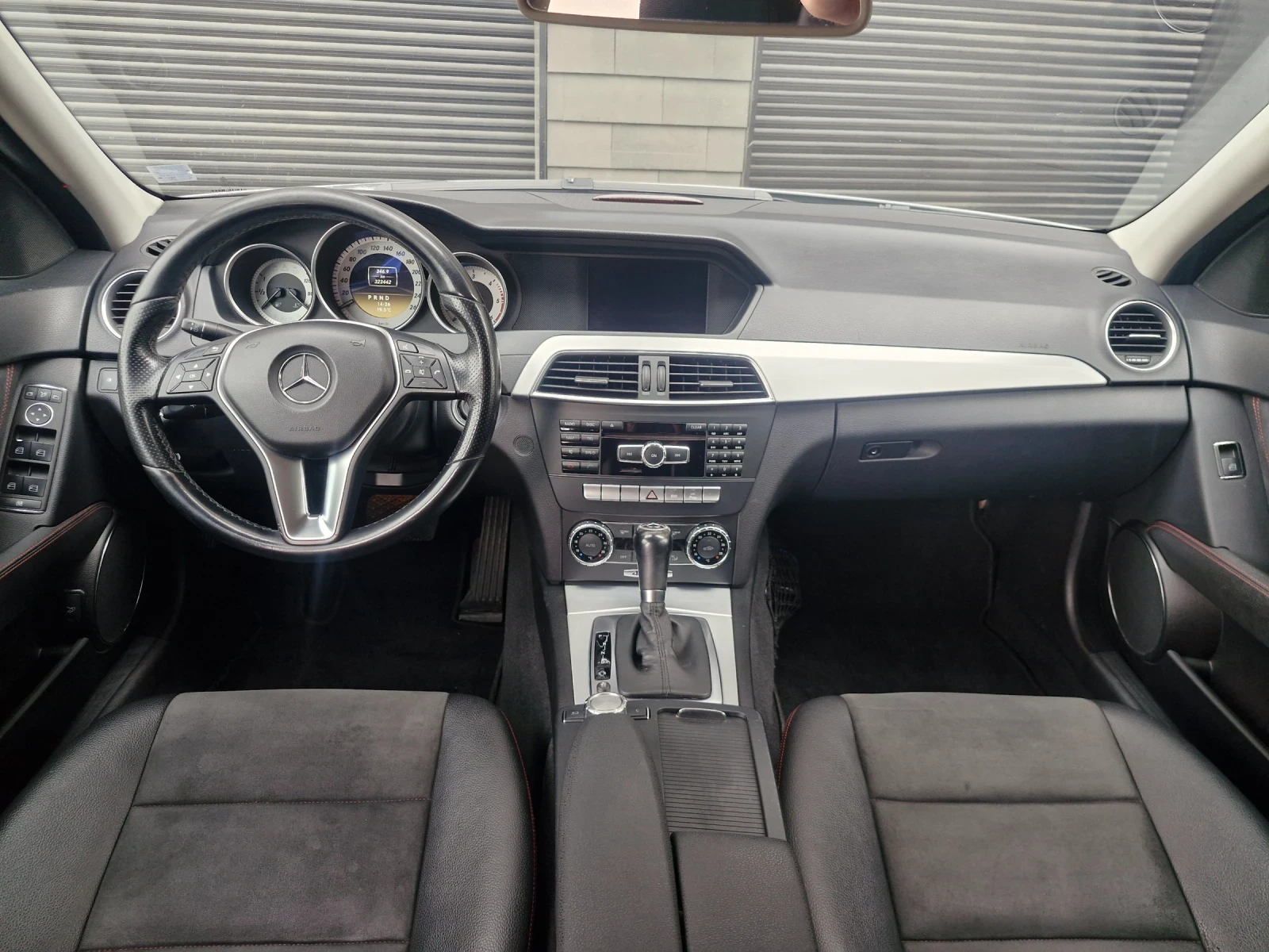 Mercedes-Benz C 250 4MATIC, снимка 11 - Автомобили и джипове - 54261817