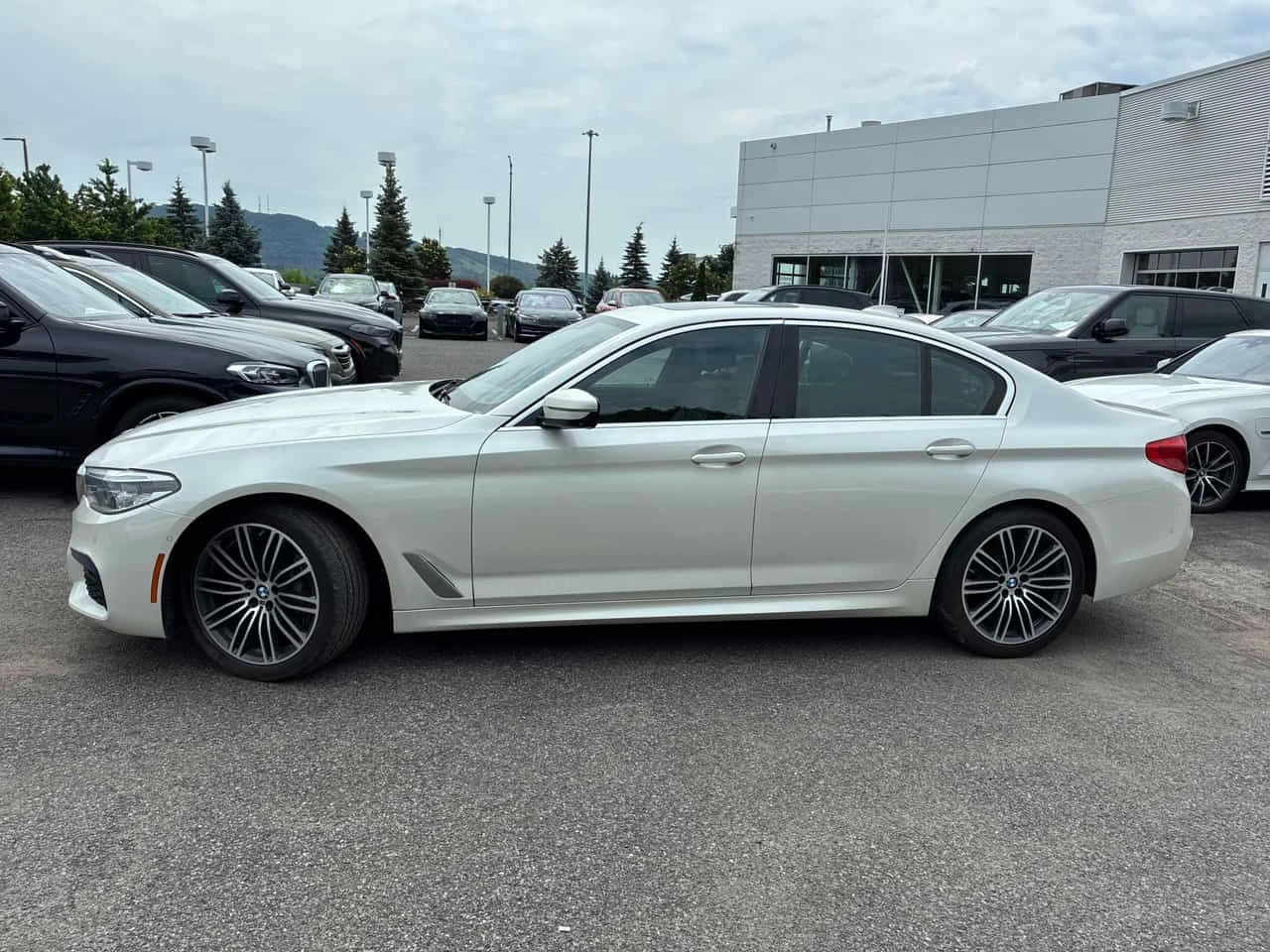 BMW 540 xDrive/ШИБИДАХ/ОБДУХВАНЕ/360, снимка 3 - Автомобили и джипове - 55125254