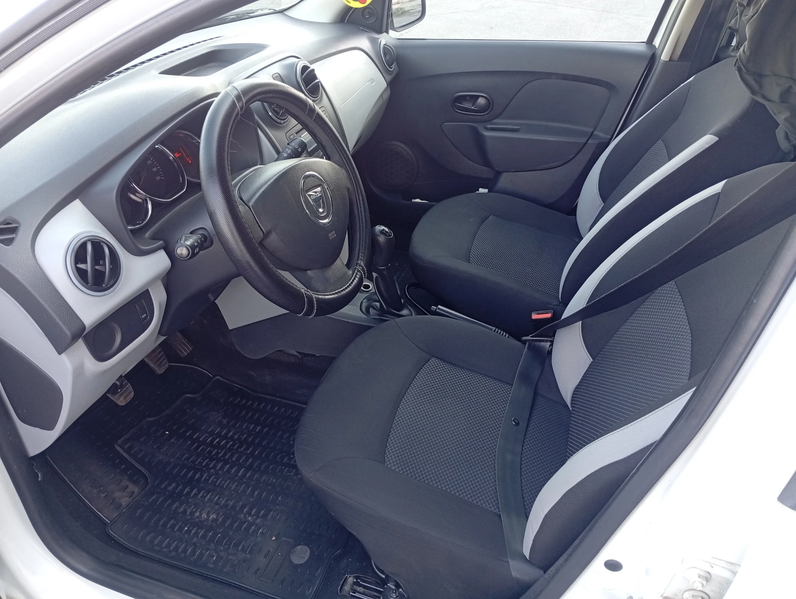 Dacia Sandero 1, 5 dCi, снимка 8 - Автомобили и джипове - 55953477