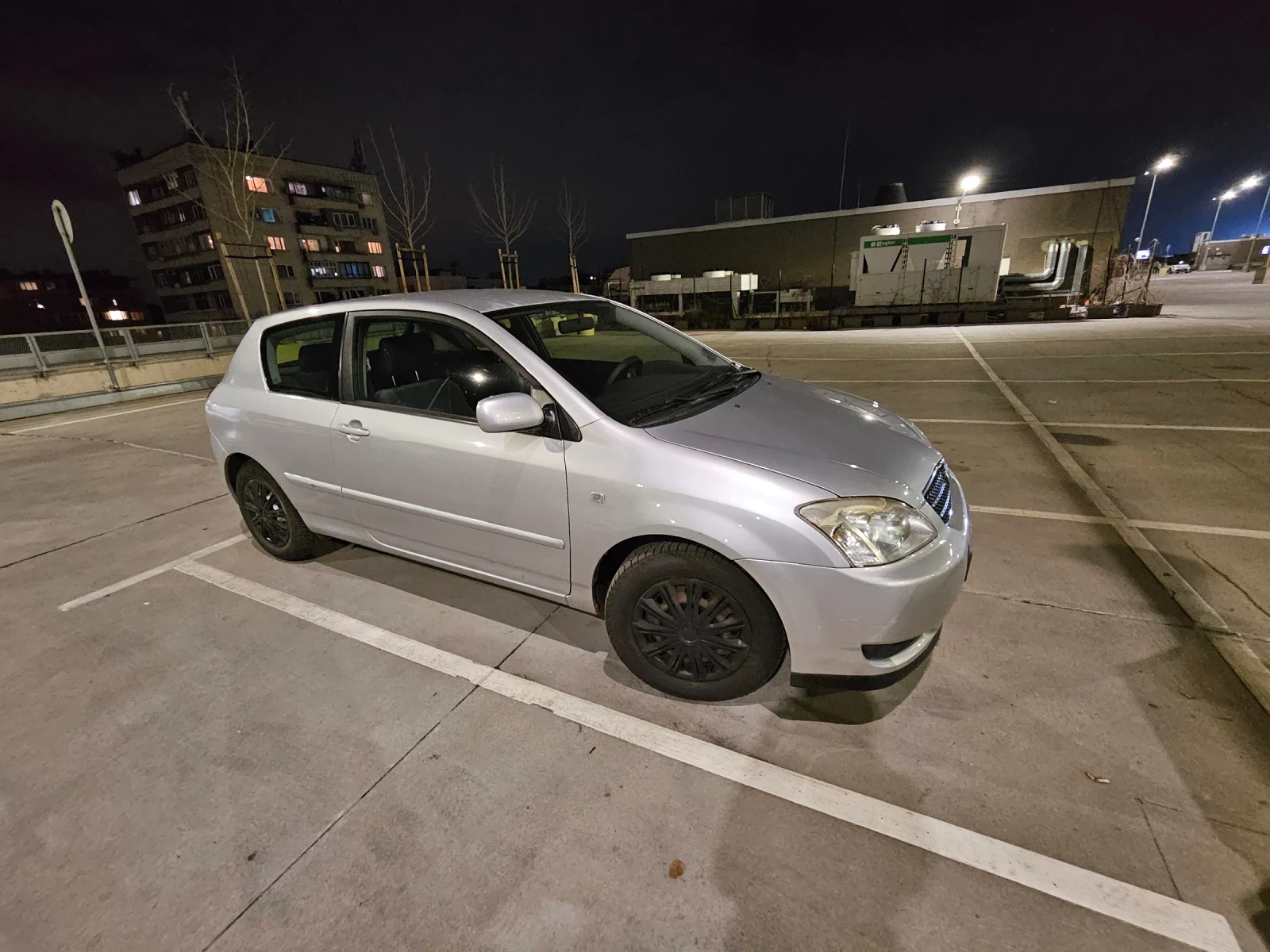 Toyota Corolla 1, 6 VVTI, снимка 2 - Автомобили и джипове - 56078227