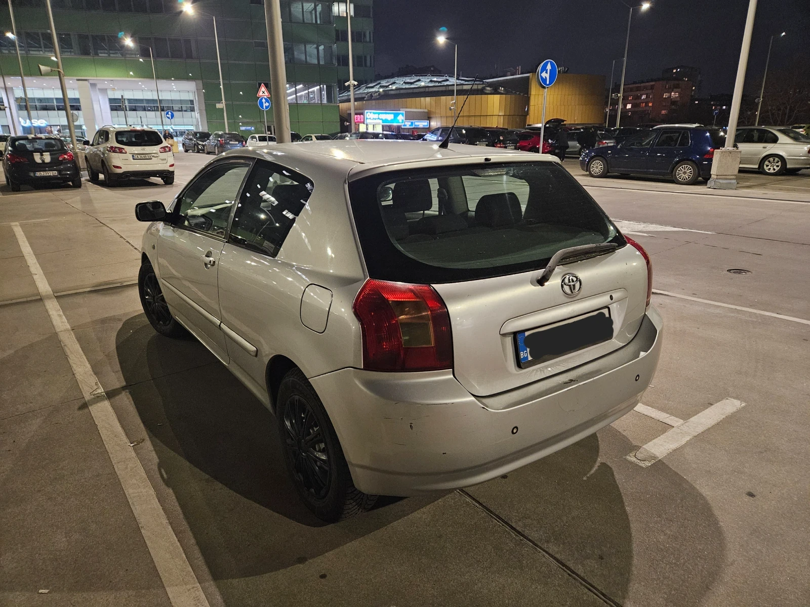Toyota Corolla 1, 6 VVTI, снимка 5 - Автомобили и джипове - 56078227