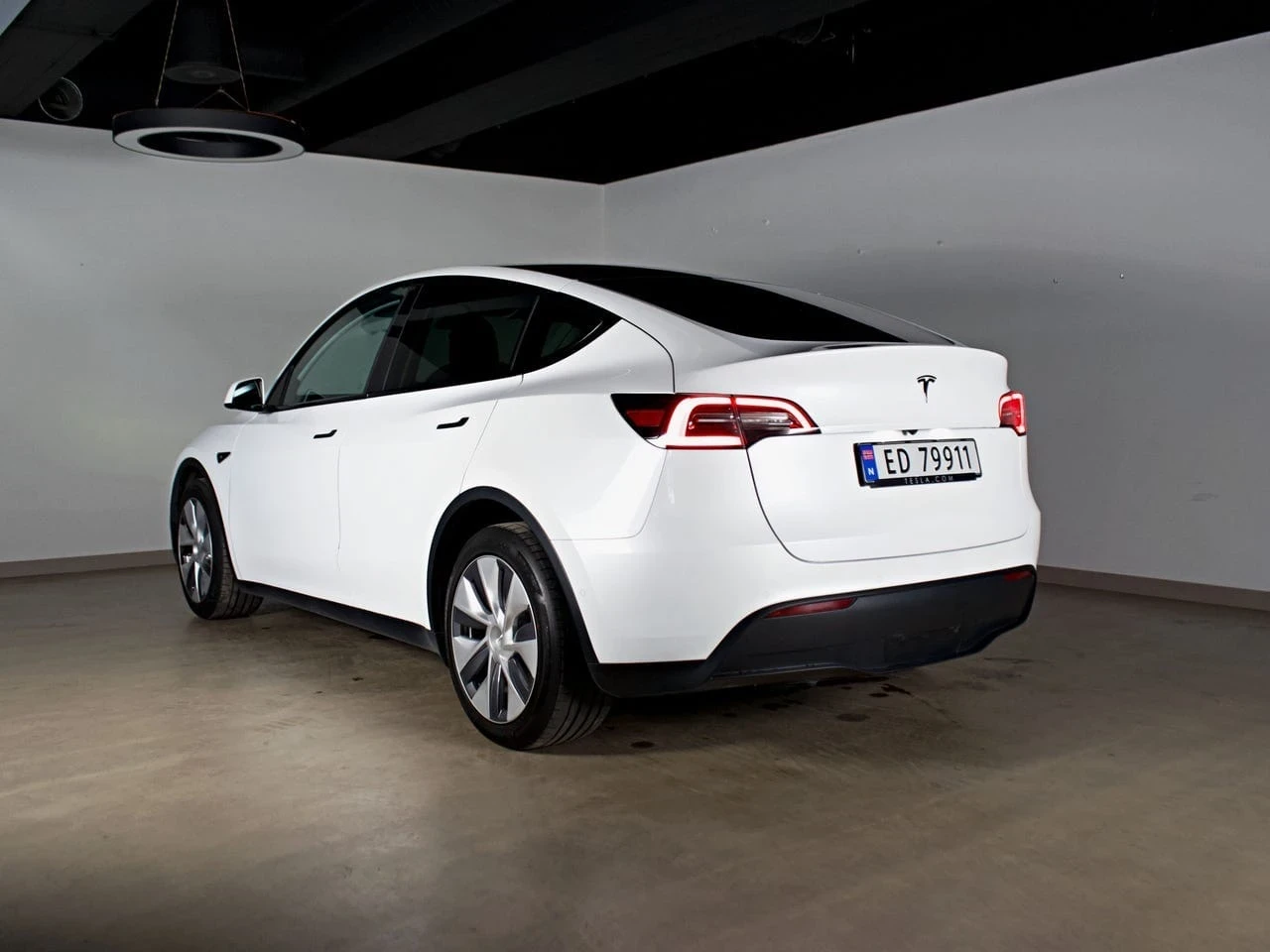 Tesla Model Y Long Range AWD, снимка 8 - Автомобили и джипове - 56115283