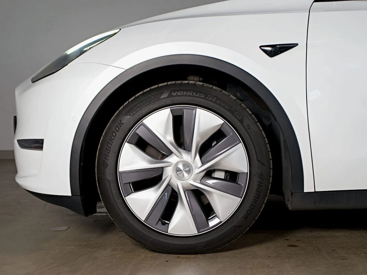 Tesla Model Y Long Range AWD, снимка 6 - Автомобили и джипове - 56115283