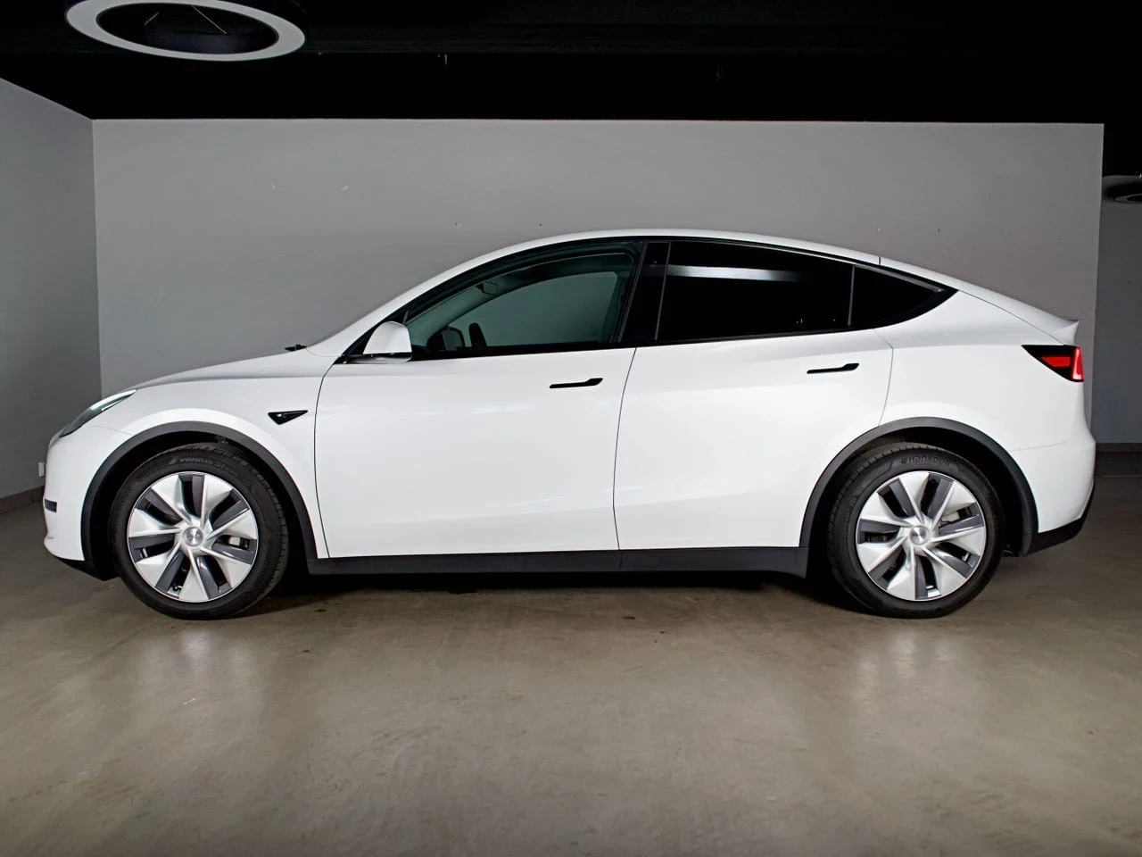 Tesla Model Y Long Range AWD, снимка 5 - Автомобили и джипове - 56115283
