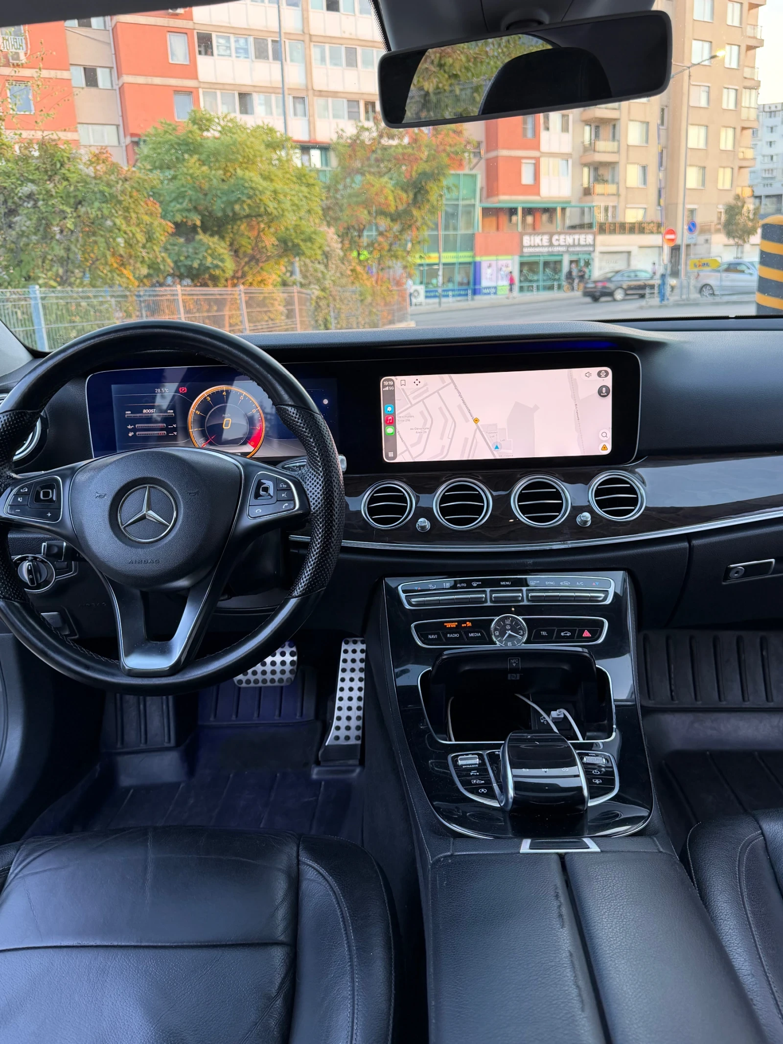Mercedes-Benz E 220 AMG Line, снимка 11 - Автомобили и джипове - 56140040