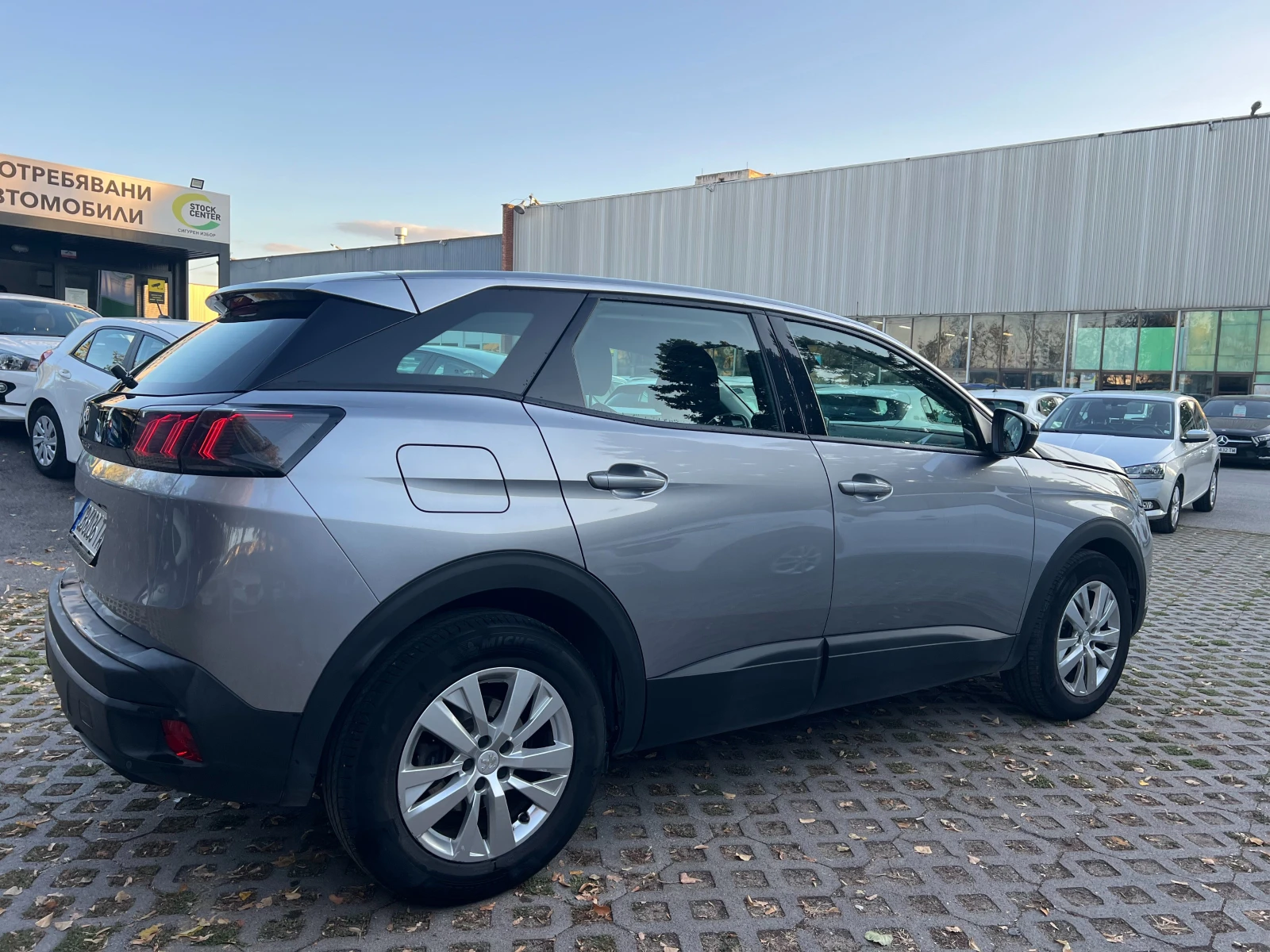 Peugeot 3008 1.2 Pure Tech / Automatic / , снимка 6 - Автомобили и джипове - 56297915