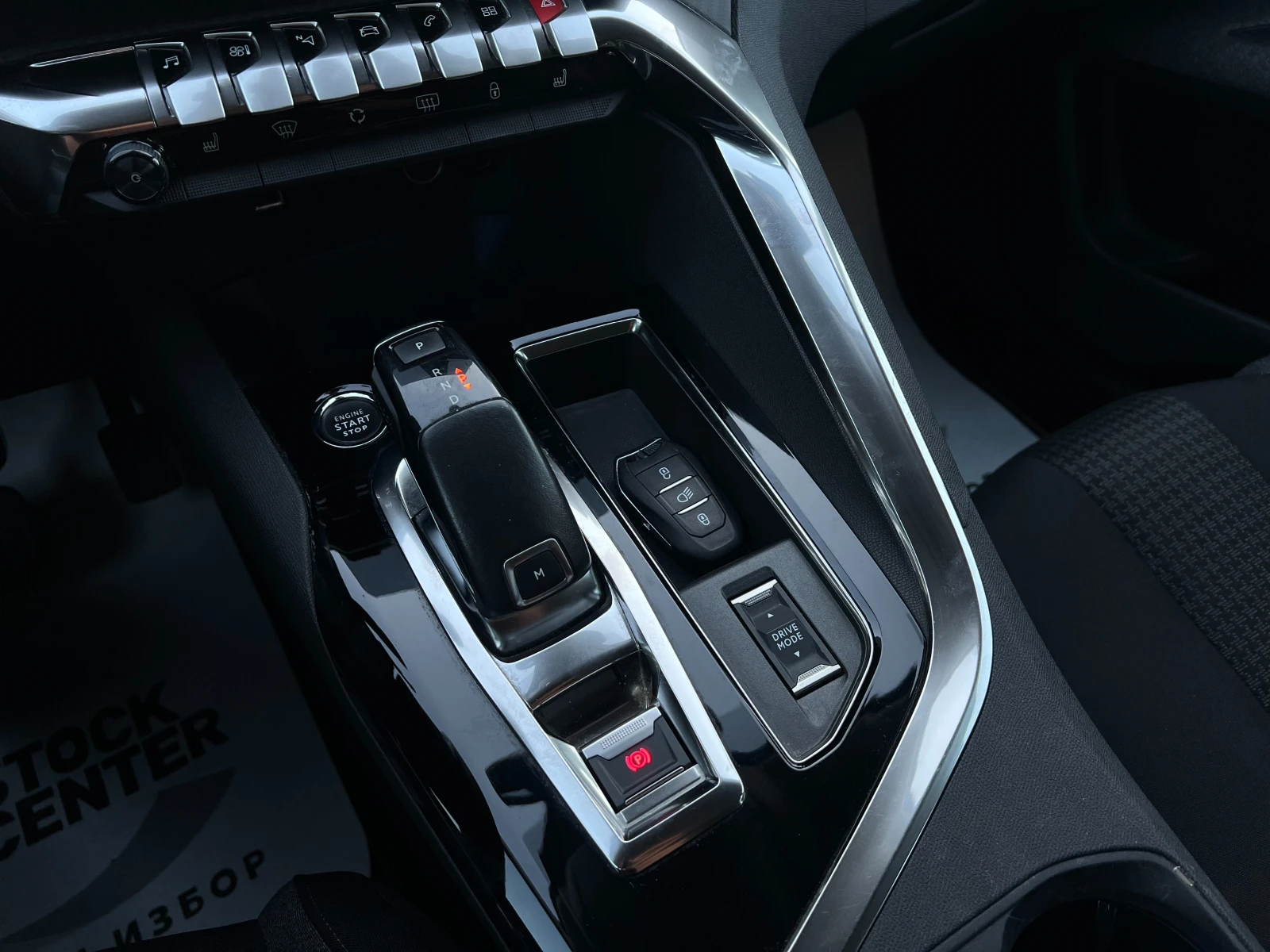 Peugeot 3008 1.2 Pure Tech / Automatic / , снимка 11 - Автомобили и джипове - 56297915