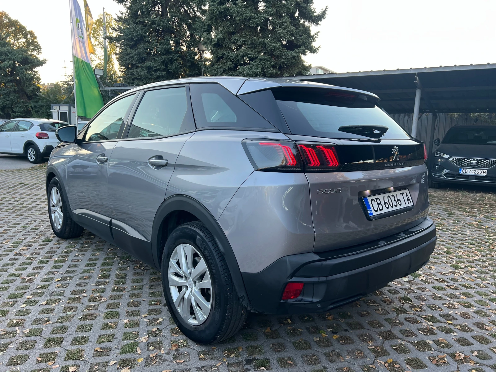 Peugeot 3008 1.2 Pure Tech / Automatic / , снимка 4 - Автомобили и джипове - 56297915