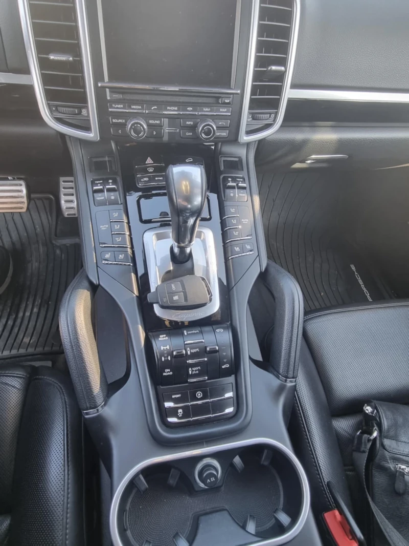 Porsche Cayenne, снимка 12 - Автомобили и джипове - 48228194