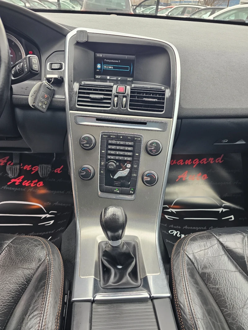 Volvo XC60 2.0D, 163к.с., снимка 11 - Автомобили и джипове - 53471719