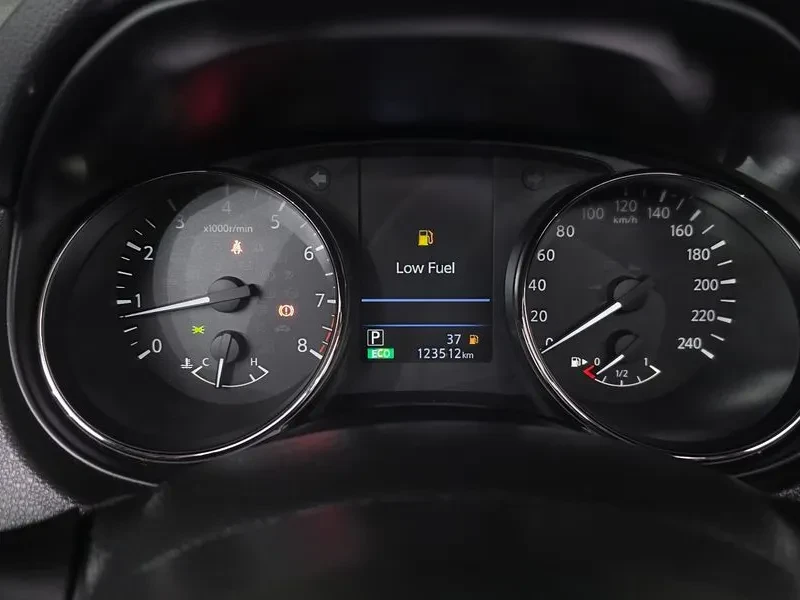 Nissan X-trail 2.5 4Wd, снимка 8 - Автомобили и джипове - 56666653