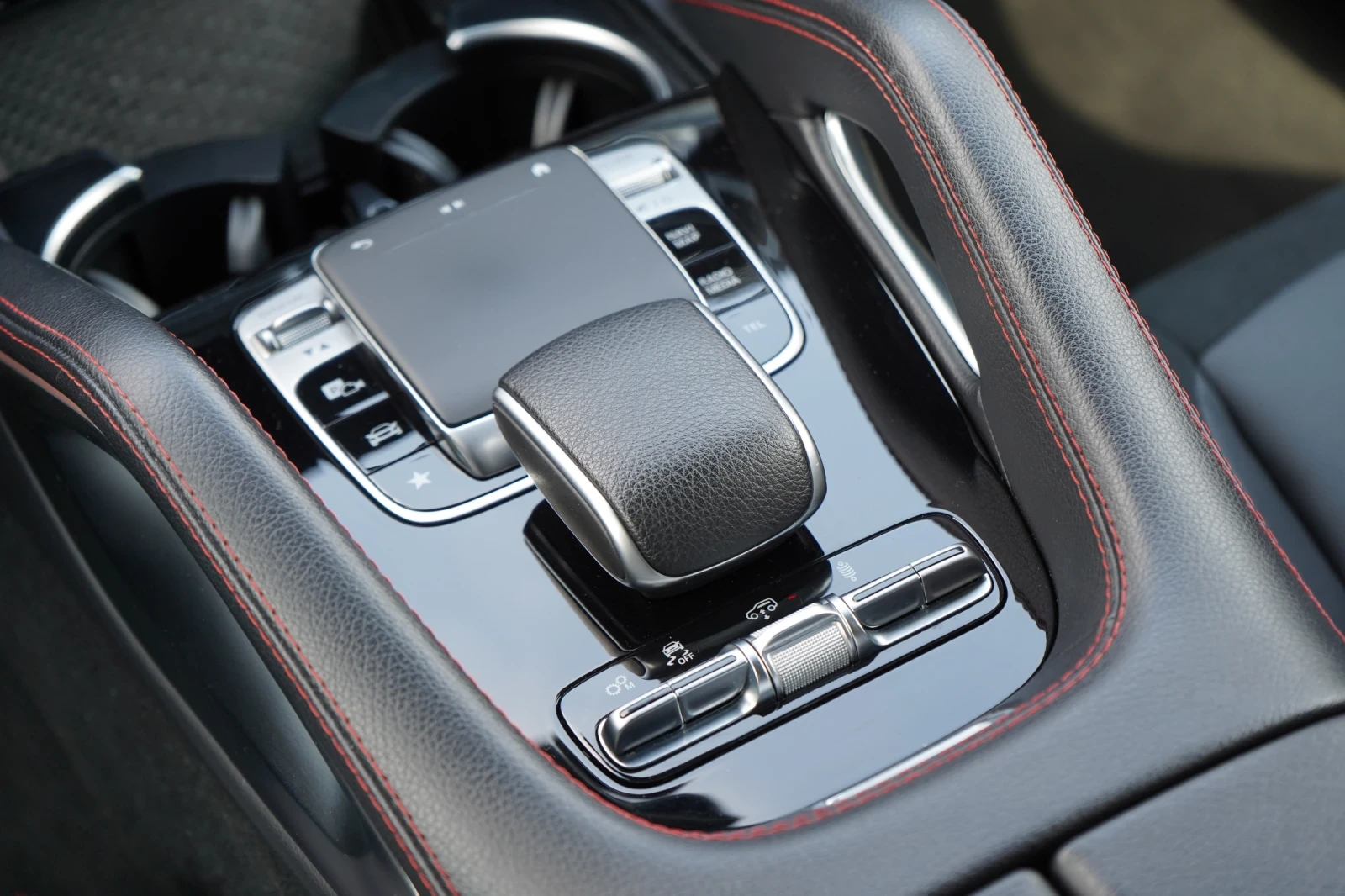 Mercedes-Benz GLE 53 4MATIC * Coupe* AMG* Burmester* 360* Keyless* Carbon* , снимка 14 - Автомобили и джипове - 55626310