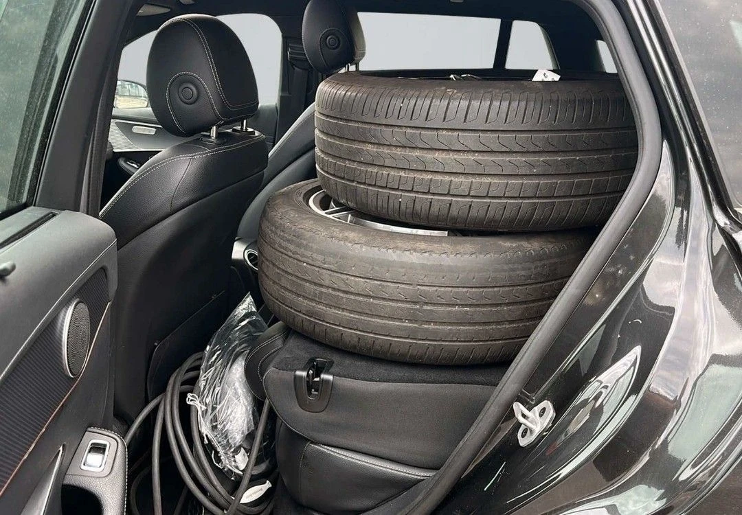 Mercedes-Benz EQC 400/4Matik/AMG/Hud/360kam, снимка 15 - Автомобили и джипове - 55708375