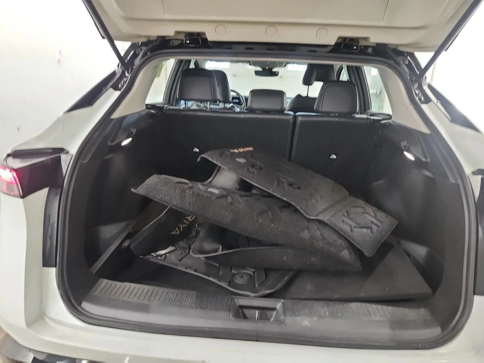 Nissan Ariya, снимка 14 - Автомобили и джипове - 56689708