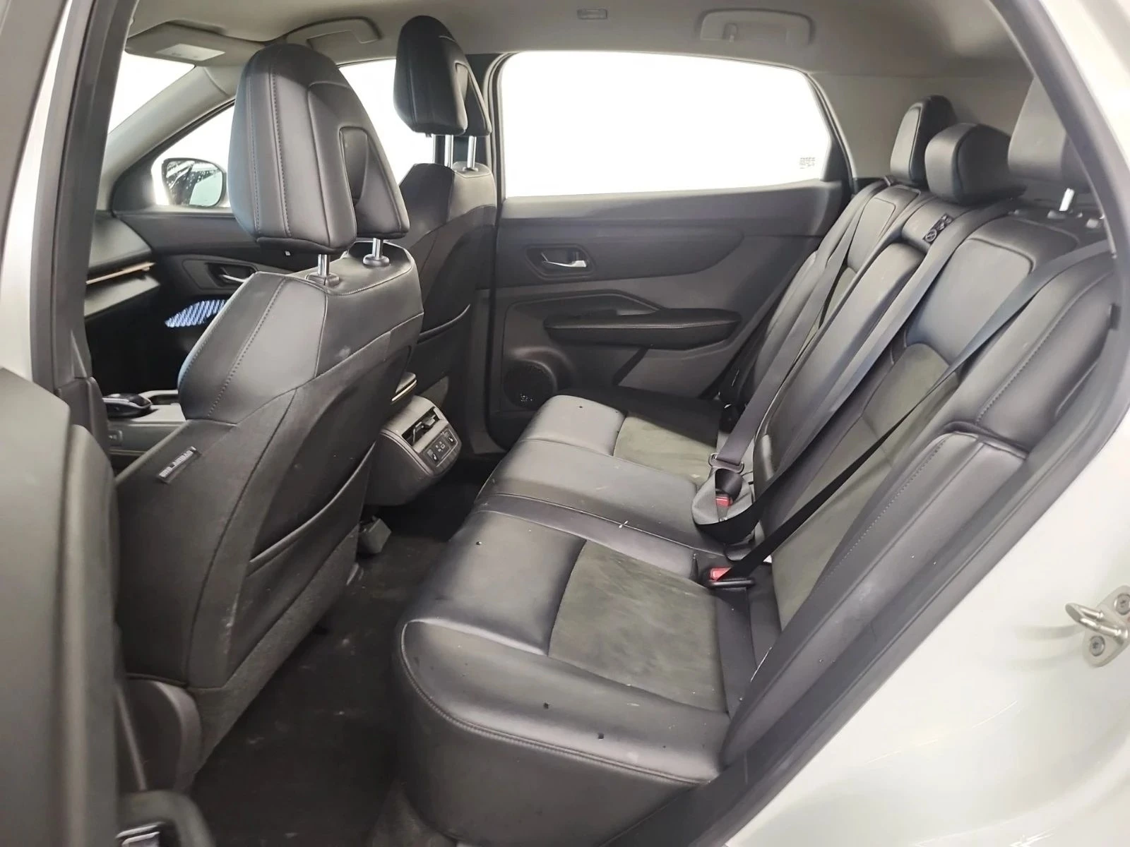 Nissan Ariya, снимка 12 - Автомобили и джипове - 56689708