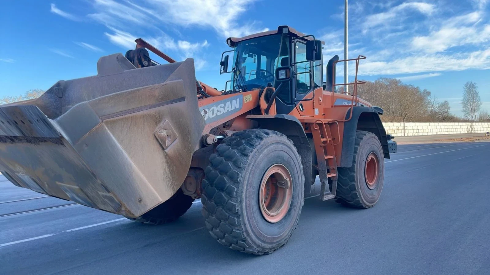 Челен товарач DOOSAN DL 420-3, снимка 2 - Индустриална техника - 55483328
