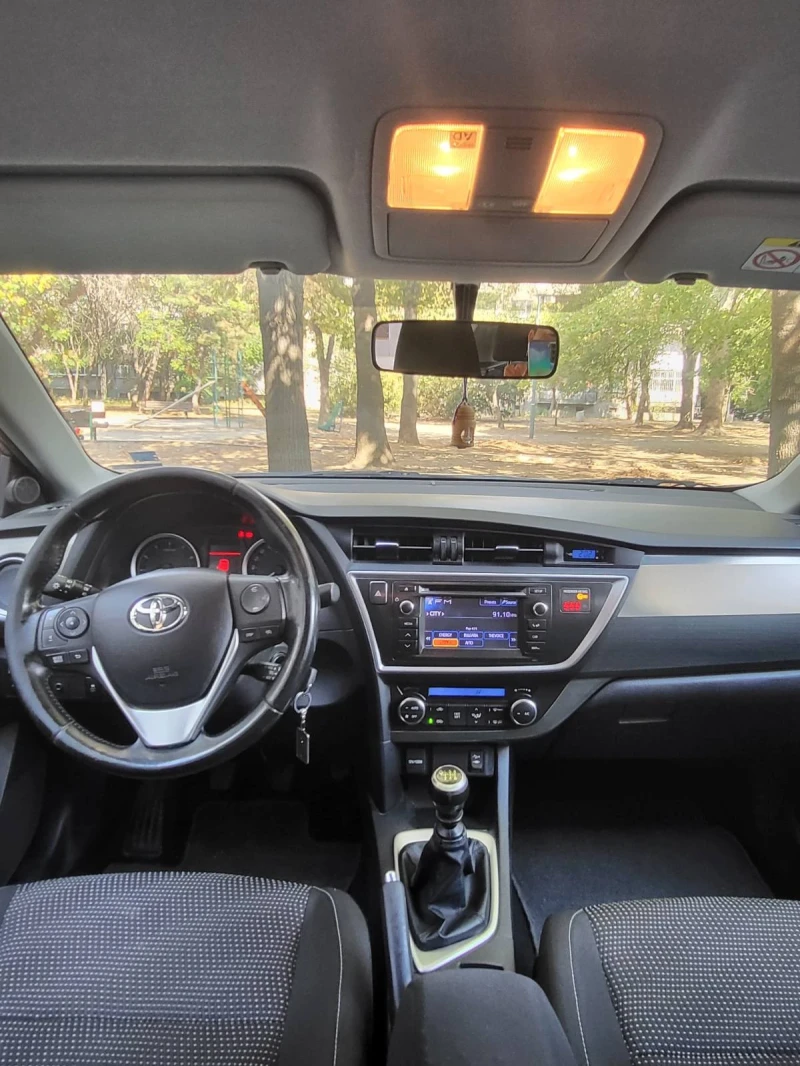 Toyota Auris 1.3, снимка 4 - Автомобили и джипове - 47394152