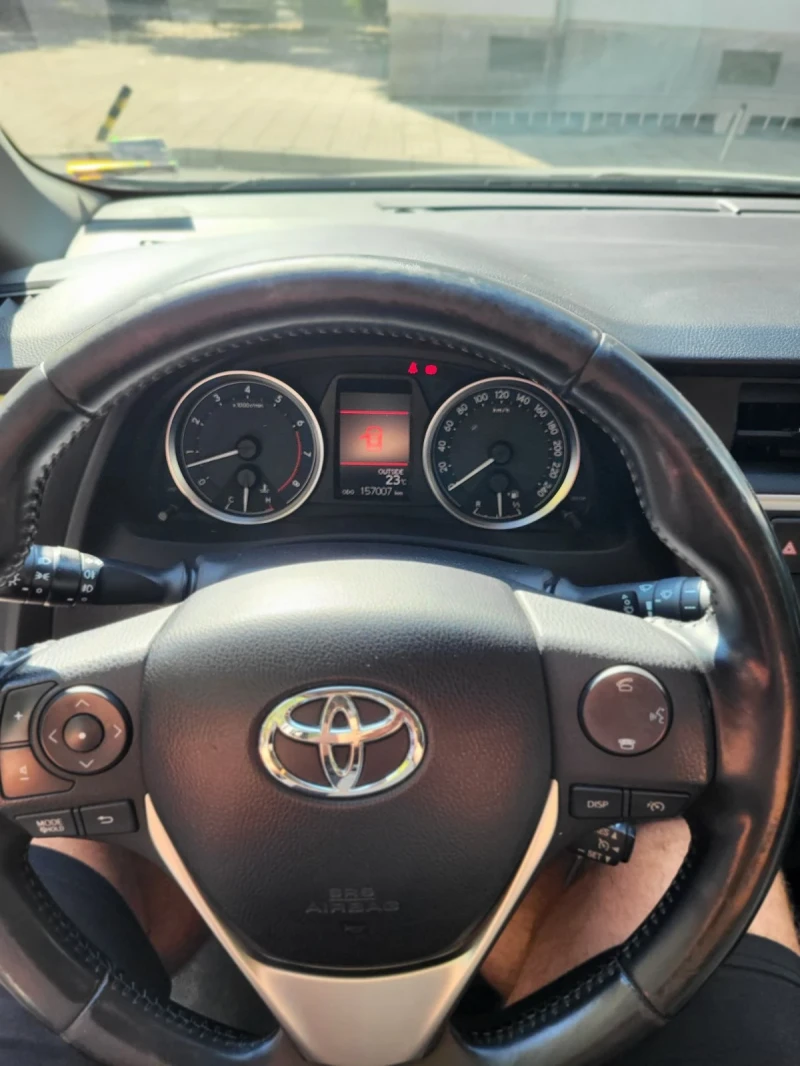 Toyota Auris 1.3, снимка 8 - Автомобили и джипове - 47394152