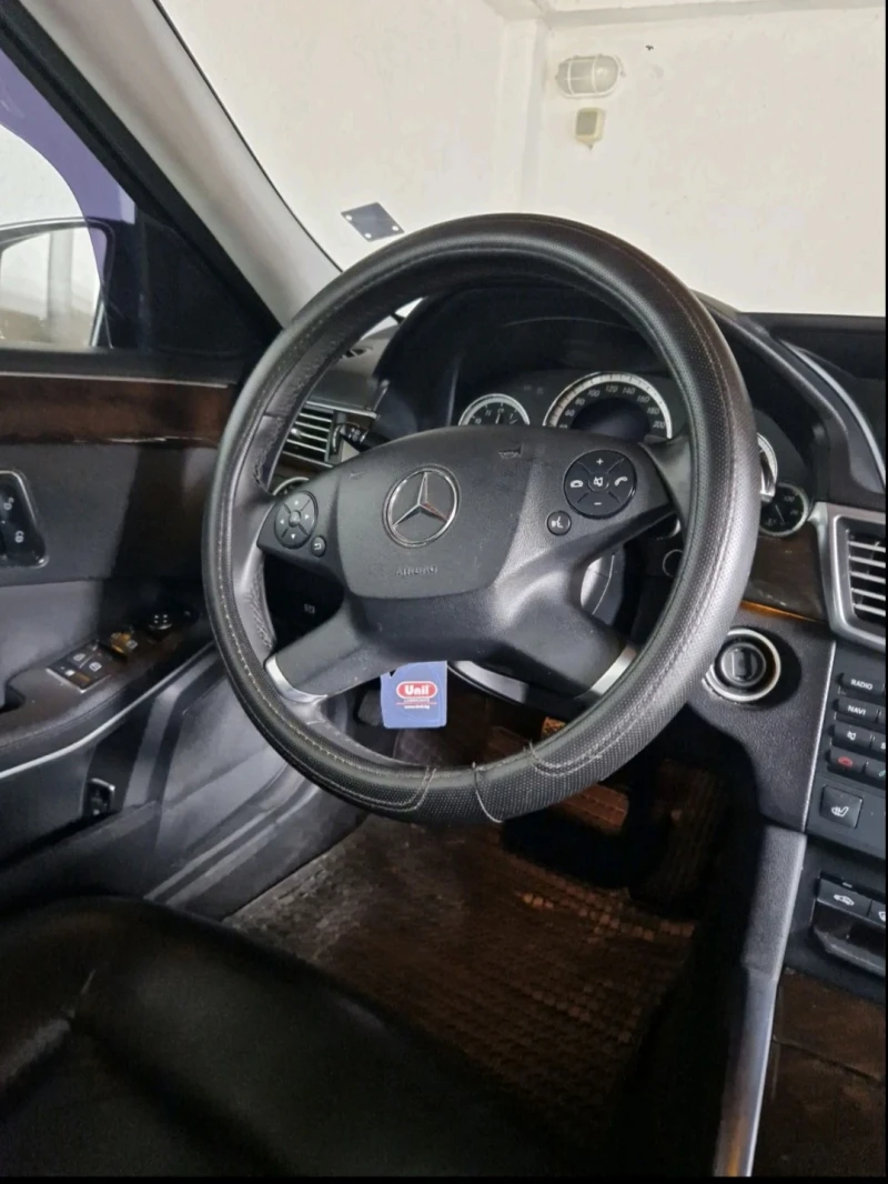 Mercedes-Benz E 220 CDI, снимка 3 - Автомобили и джипове - 48932196