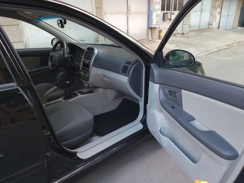 Kia Cerato, снимка 8 - Автомобили и джипове - 52539575