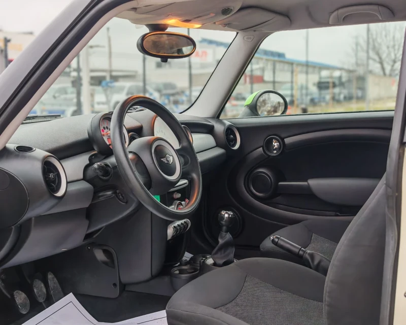 Mini One 1.4 55 К.С. БЕНЗИН! 148 000 КМ! КАТО НОВА!, снимка 8 - Автомобили и джипове - 53420948