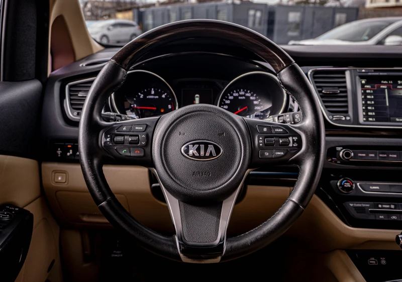 Kia Carnival LIMOUSINE-2.2CRDi-ТОП СЪСТОЯНИЕ!, снимка 10 - Автомобили и джипове - 53465273