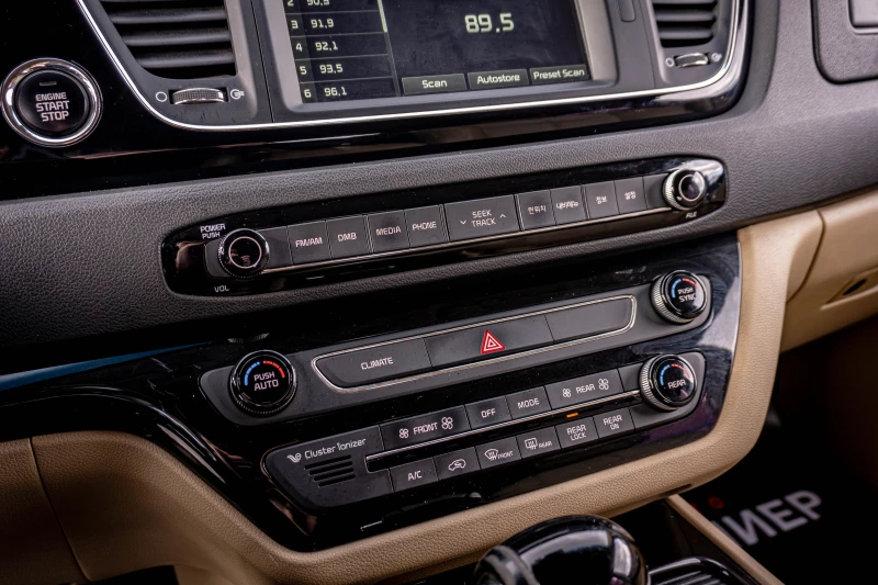 Kia Carnival LIMOUSINE-2.2CRDi-ТОП СЪСТОЯНИЕ!, снимка 12 - Автомобили и джипове - 53465273