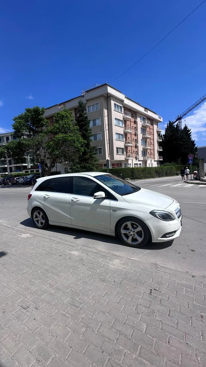 Mercedes-Benz B 180, снимка 2 - Автомобили и джипове - 55890981