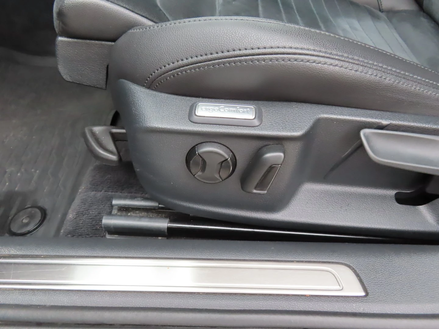 VW Passat Highline 2.0TDI BMT, снимка 15 - Автомобили и джипове - 56422784