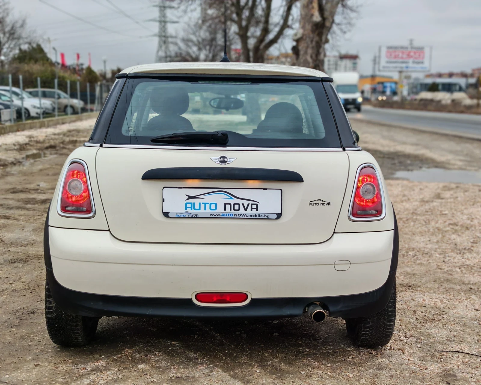 Mini One 1.4 55 К.С. БЕНЗИН! 148 000 КМ! КАТО НОВА! - изображение 6
