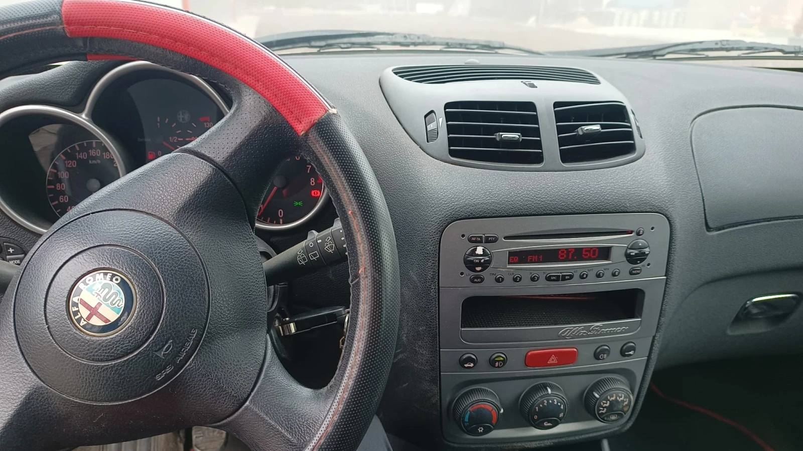 Alfa Romeo 147 1.6 twin spark 105 к.с - изображение 10