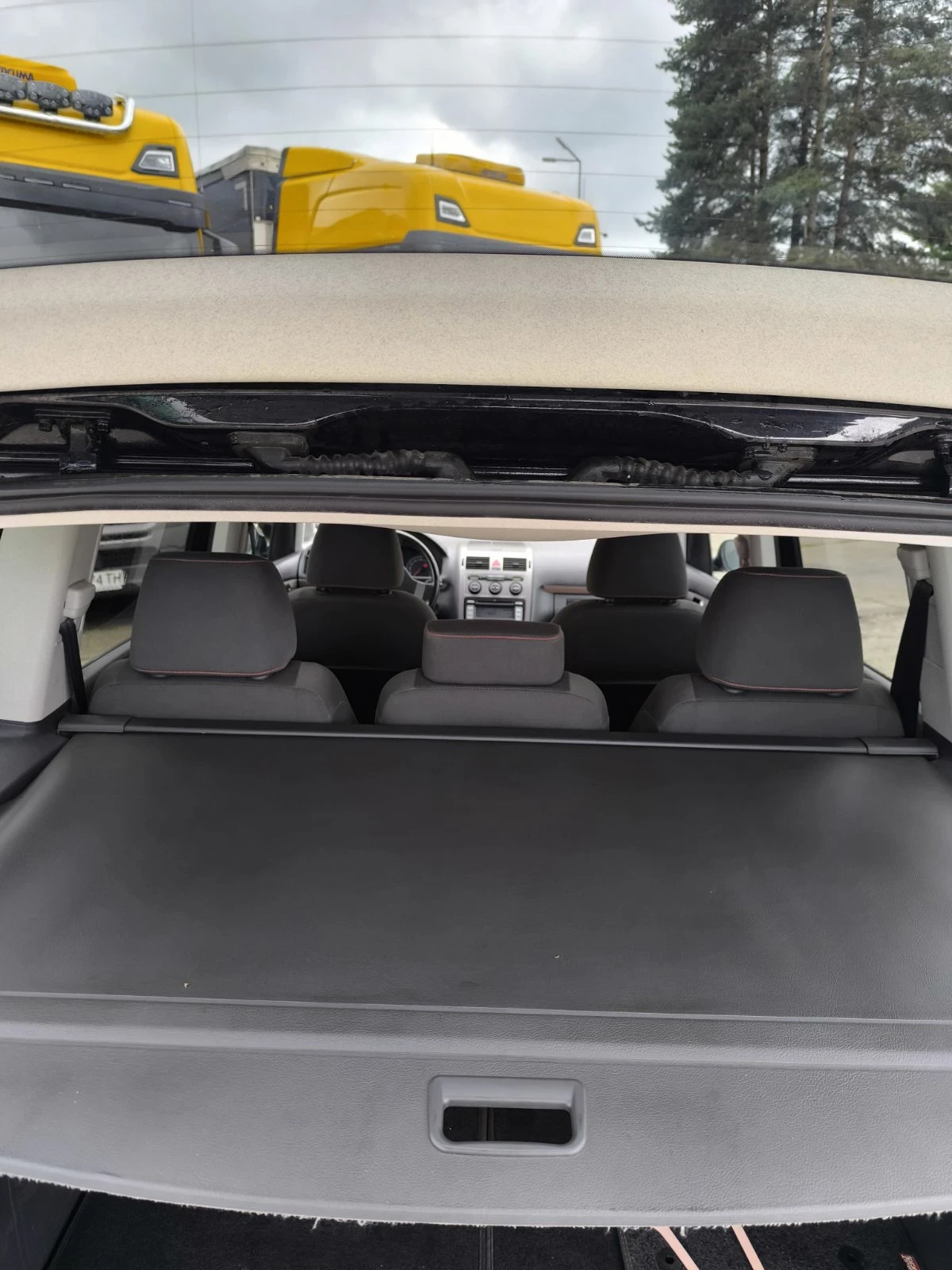 VW Touran, снимка 11 - Автомобили и джипове - 54651909