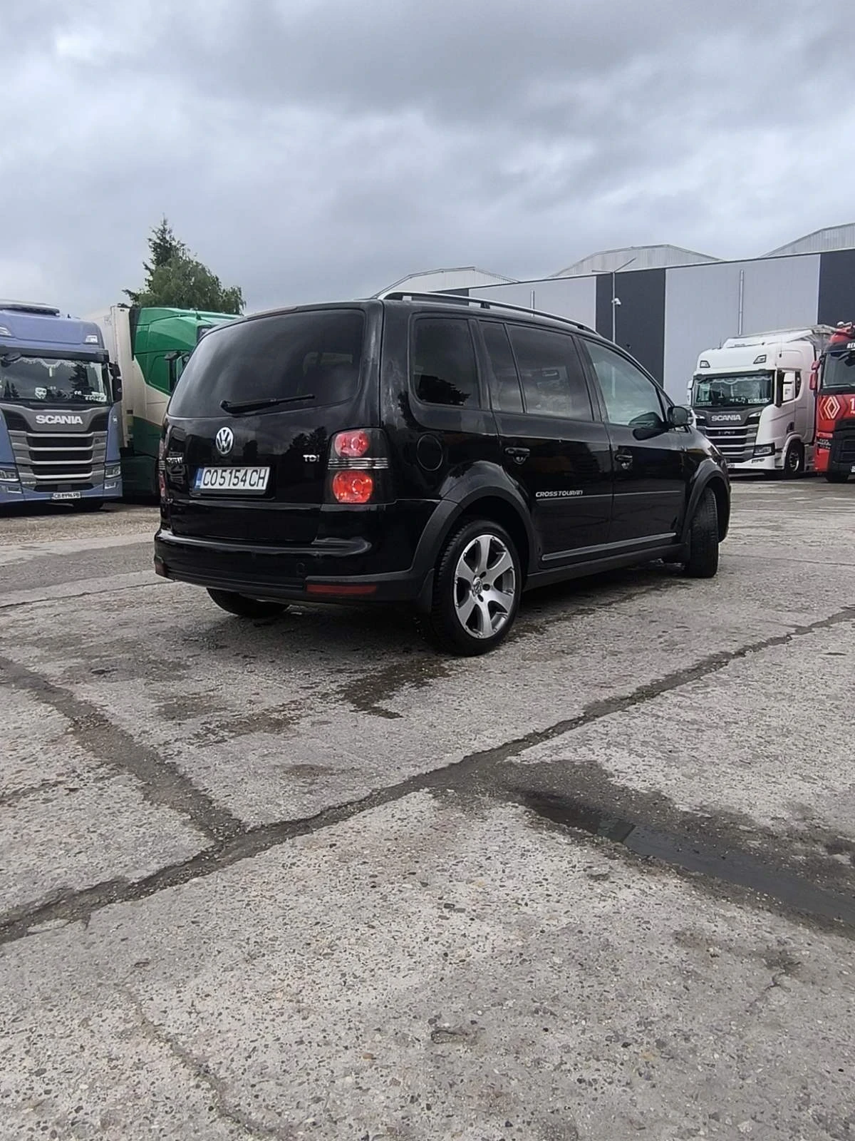 VW Touran, снимка 4 - Автомобили и джипове - 54651909