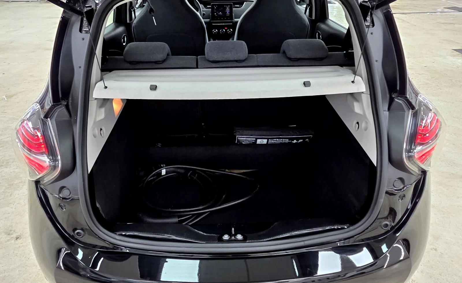 Renault Zoe CCS/12.2024/СЕРВИЗНА КНИЖКА, снимка 10 - Автомобили и джипове - 55089004