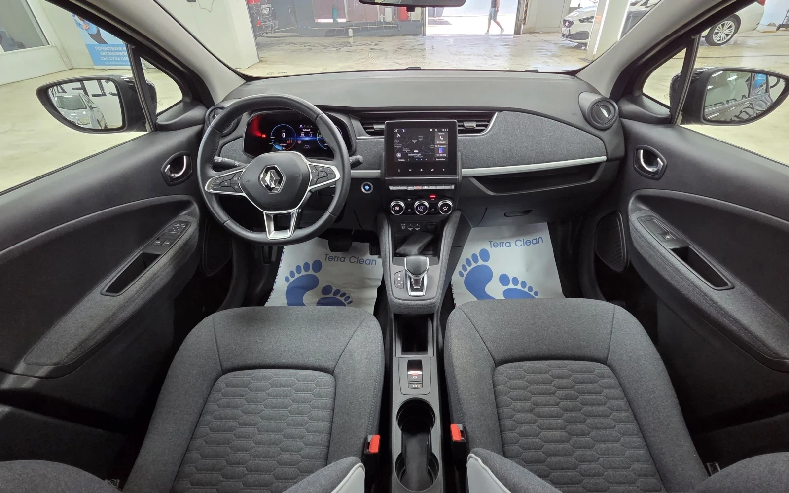 Renault Zoe CCS/12.2024/СЕРВИЗНА КНИЖКА, снимка 13 - Автомобили и джипове - 55089004