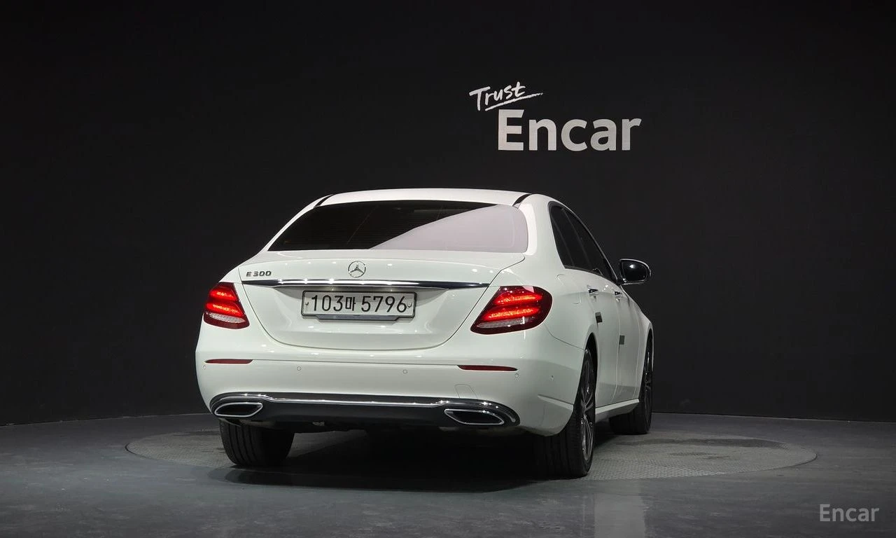 Mercedes-Benz E 300 * КРАЙНА ЦЕНА ДО БЪЛГАРИЯ * АВТОКРЕДИТ, снимка 4 - Автомобили и джипове - 55540582