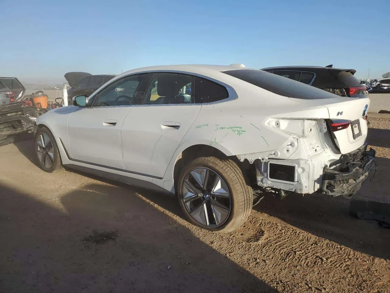 BMW i4 EDRIVE 35 | CARFAX | АВТОКРЕДИТ БЕЗ ПЪРВОНАЧАЛНА , снимка 2 - Автомобили и джипове - 55570904