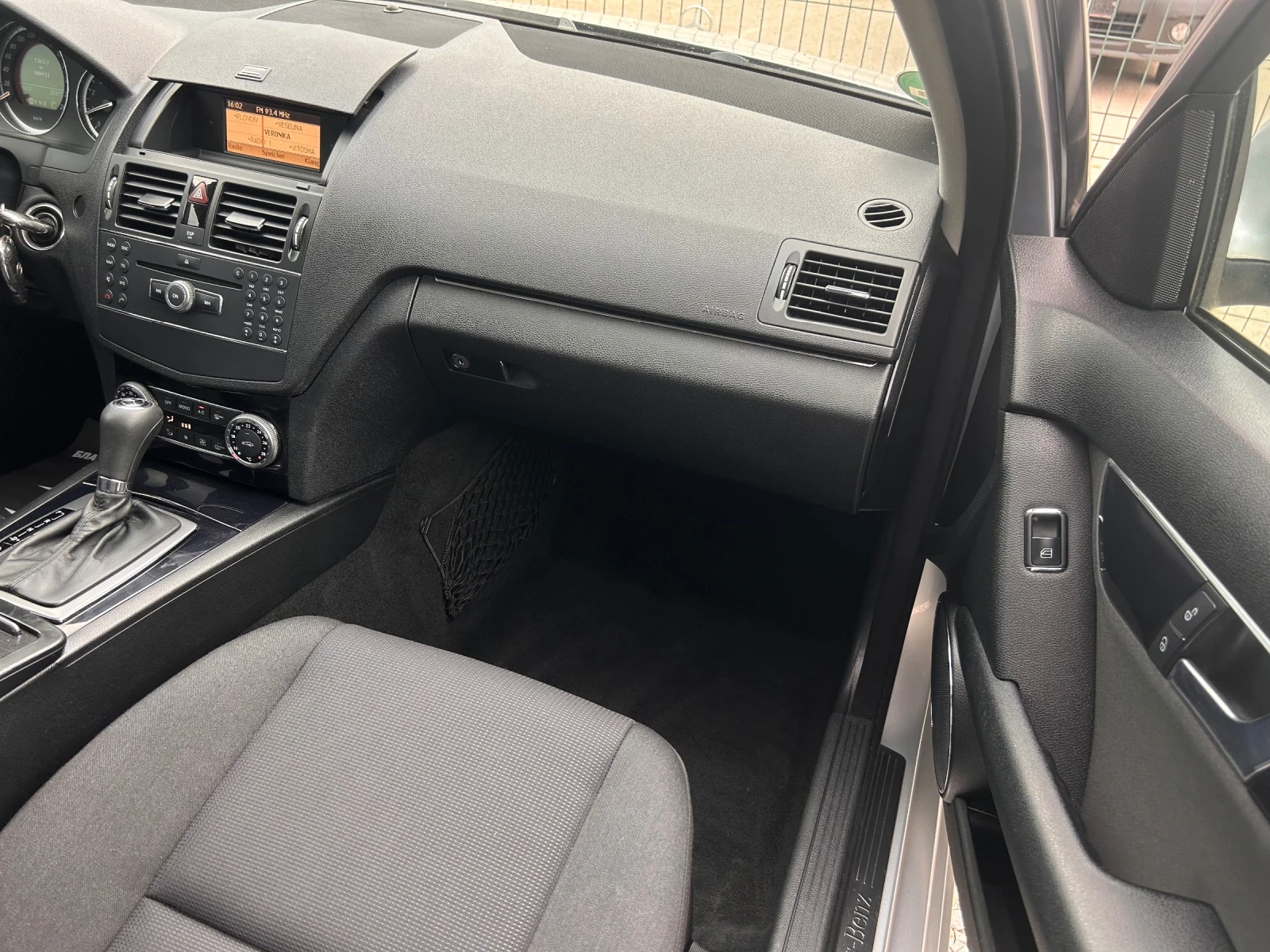 Mercedes-Benz C 180, снимка 12 - Автомобили и джипове - 56177030